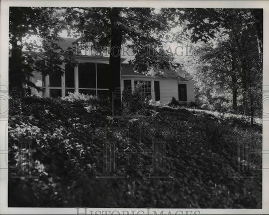 1951 Press Photo Garden of R.J. Whelan & Wife, Grayton Road, Cleveland Area - Historic Images