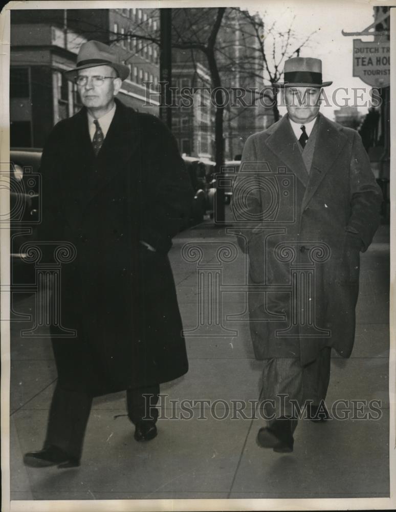 1939 Press Photo New Haven Conn Albert Kraft &amp; atty on embezzelment case - Historic Images