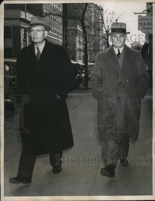 1939 Press Photo New Haven Conn Albert Kraft & atty on embezzelment case - Historic Images