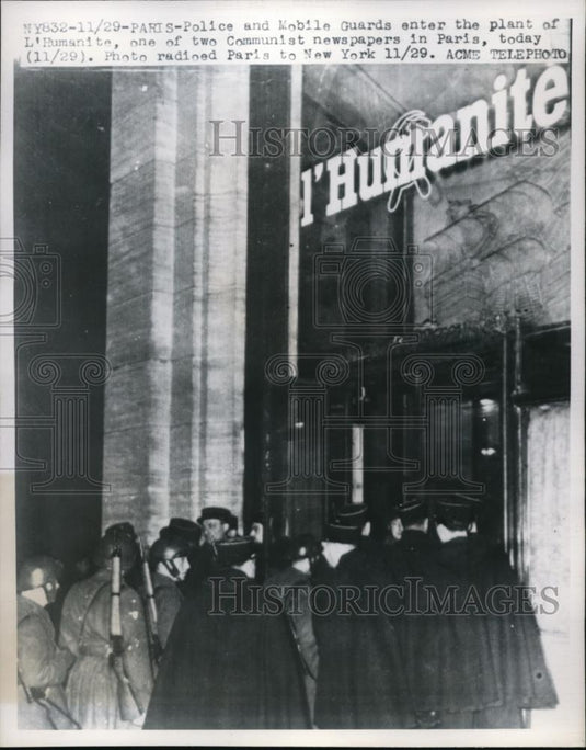 1947 Press Photo Police & Mobile Guards enter plant of L'Humanite - Historic Images
