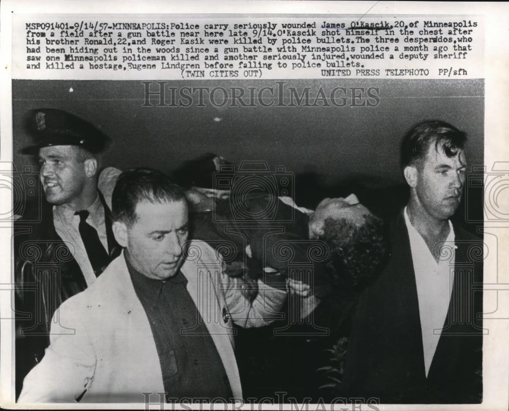 1957 Press Photo Police carry wounded James O&#39;Kascik after a gun battle - Historic Images