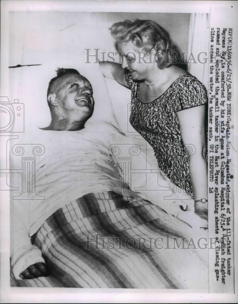 1958 Press Photo Captain Anton comforted by his wife Agnes at Columbus Hospital - Historic Images