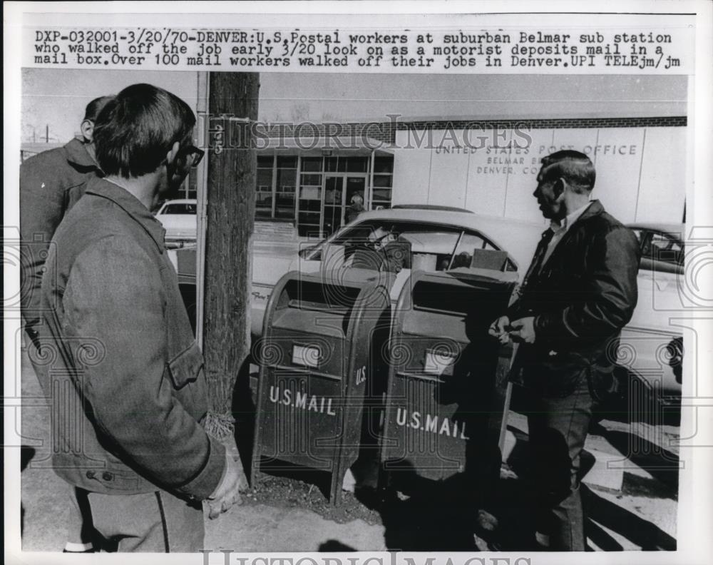 1970 Press Photo Denver Colo US Postal workers walk out on strike - Historic Images