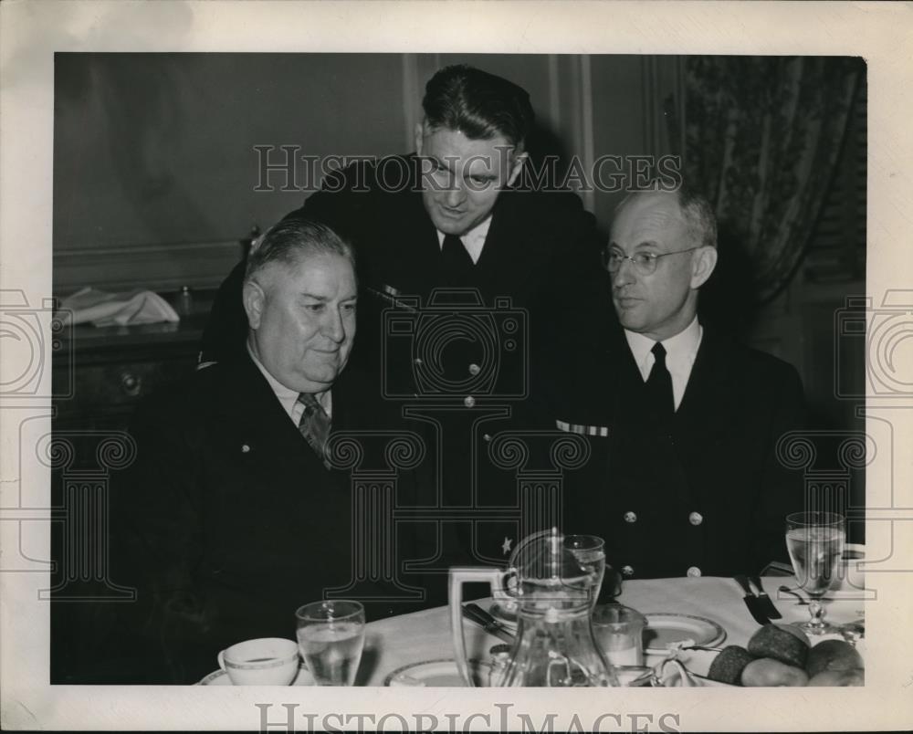 1943 Press Photo George W Codwington, Com F.W. Meebley, Adm Edward Corbrave - Historic Images