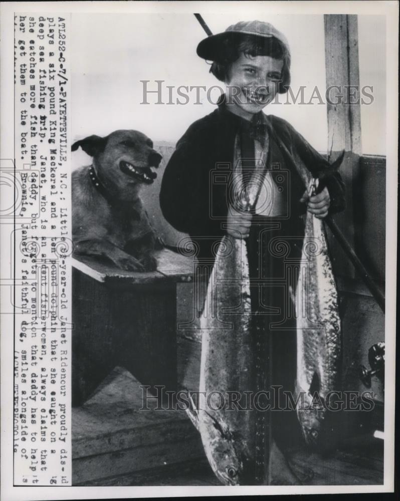 1960 Press Photo Fayetteville NC 6 yr old Janet Ridenour displays her catch with - Historic Images