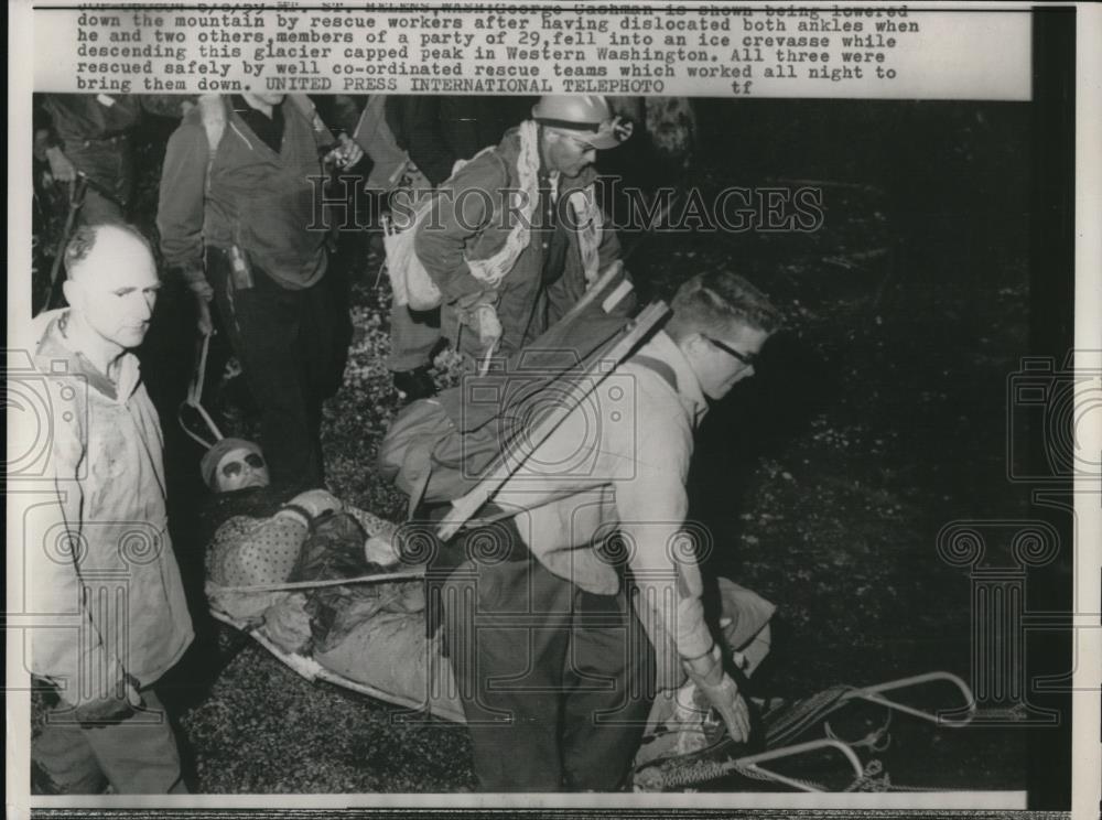 1959 Press Photo Rescue workers two members mountaineers into ice crevasse - Historic Images