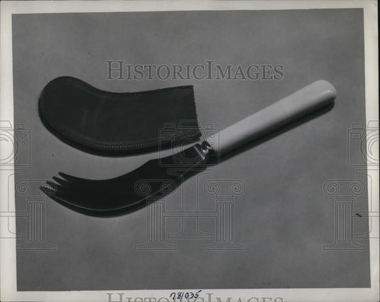 1945 Press Photo Knife fork and its case invented by Edward A. Towlen - Historic Images