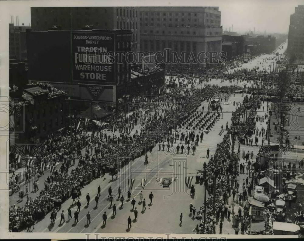 1935 Press Photo The parade at the 17th Annual Convention of American Legion - Historic Images