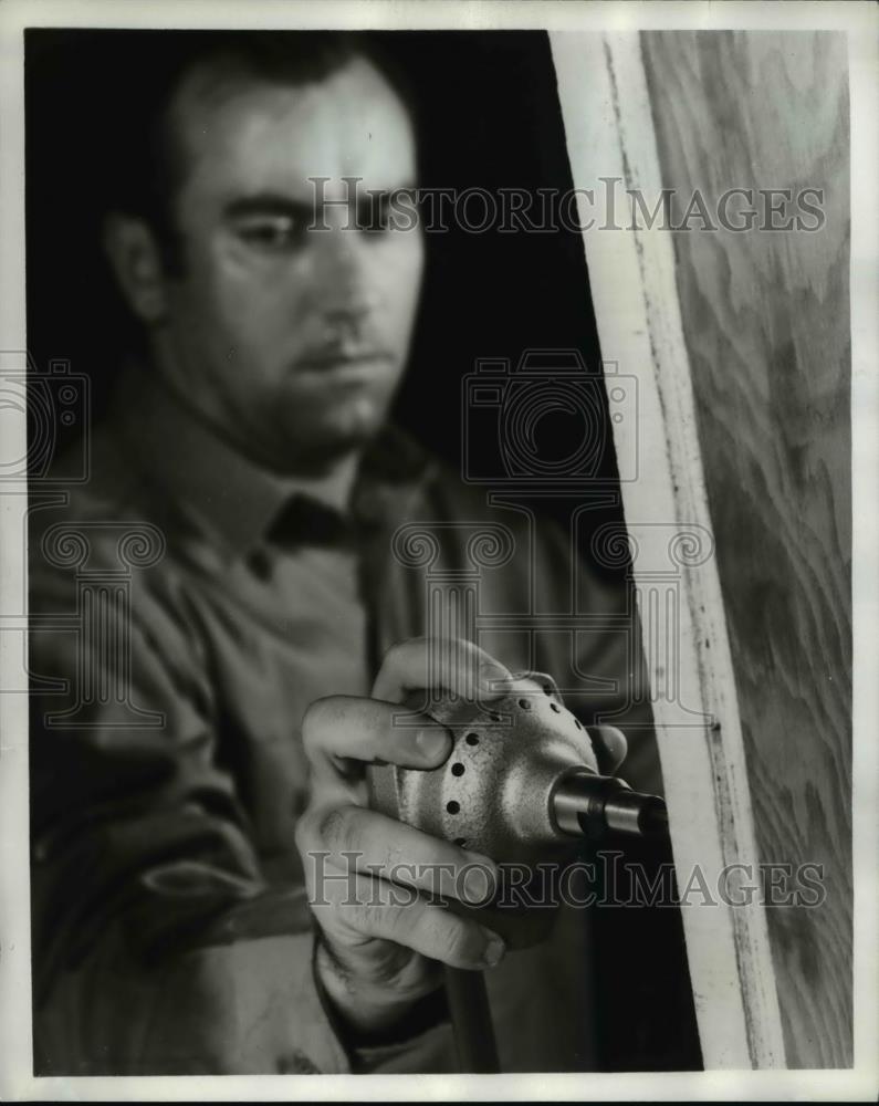 1968 Press Photo New mini air hammer by Aerosmith Tool Inc in Visalis Calif - Historic Images