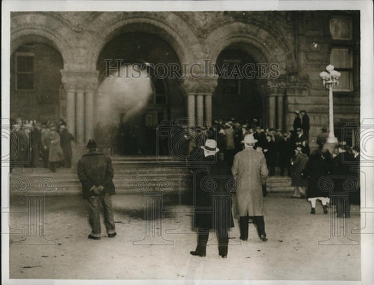 1933 Press Photo clouds of tear gas drove back crowd protesting foreclosure - Historic Images