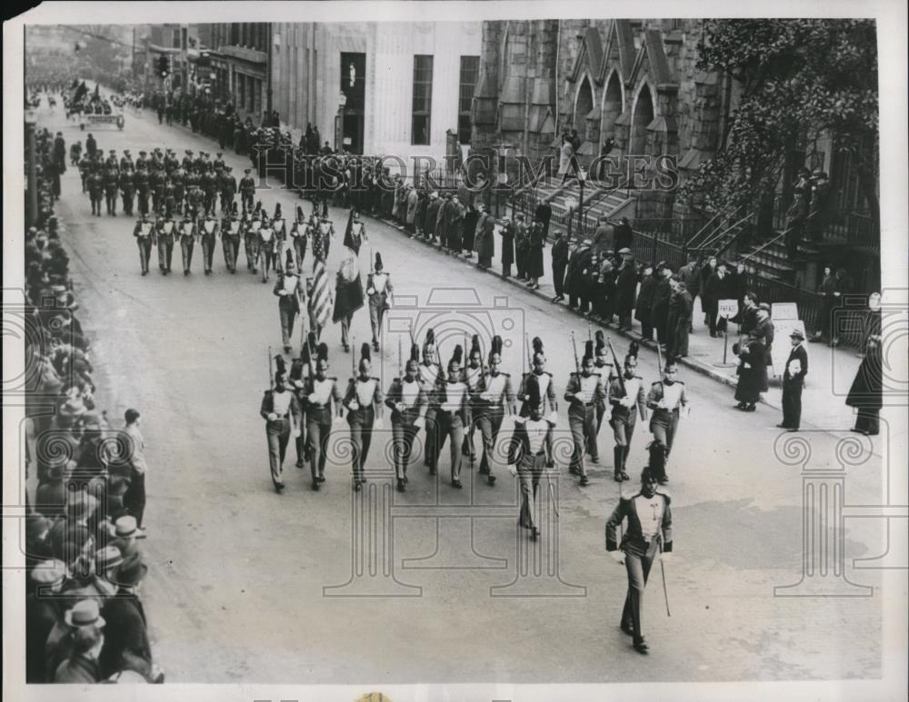 1938 Press Photo The Richmond Light Infantry Blues parading down Grace Street - Historic Images
