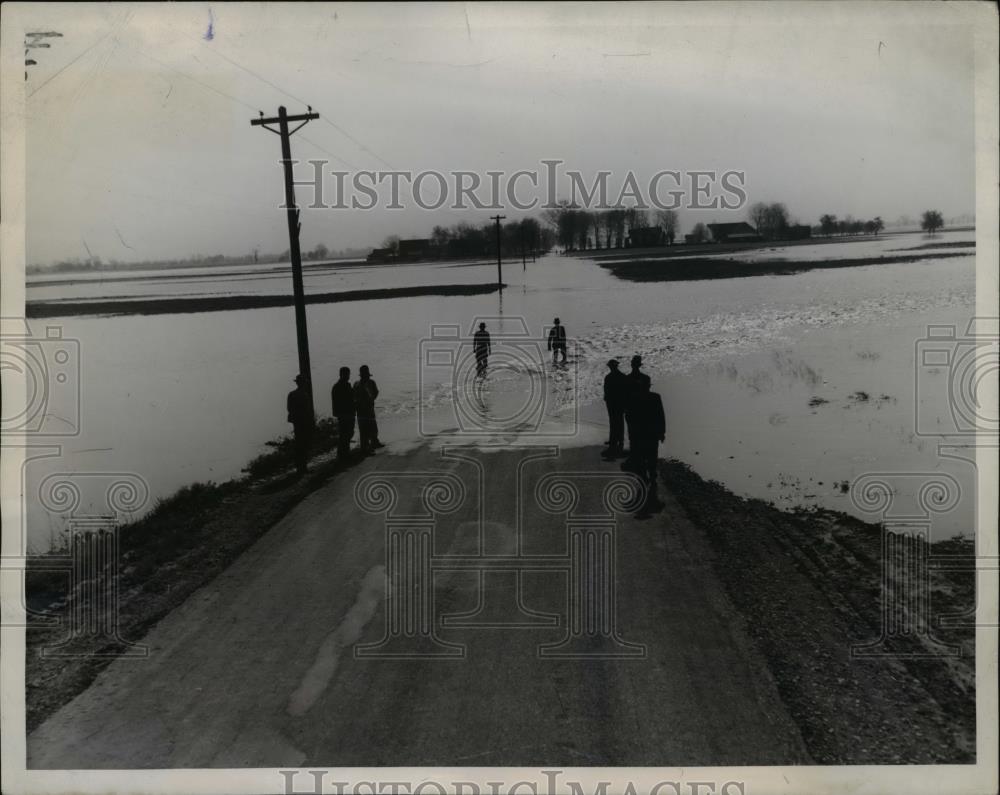 1944 Press Photo The overflow waters of the Missouri and Mississippi - Historic Images