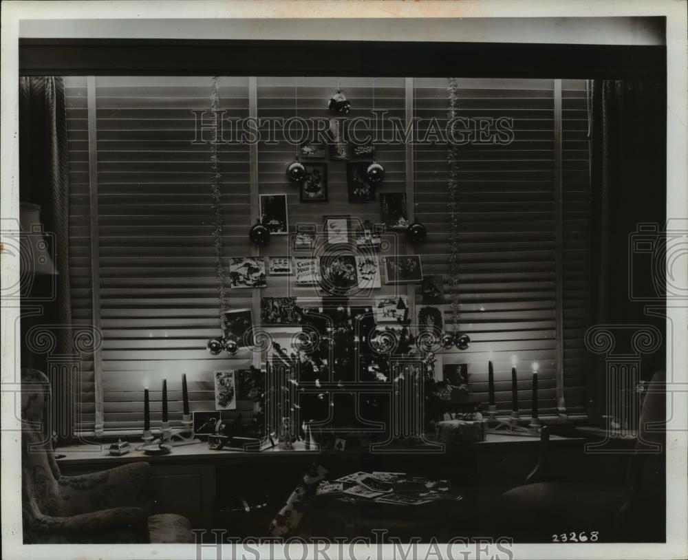 1953 Press Photo Christmas tree made of cards - Historic Images