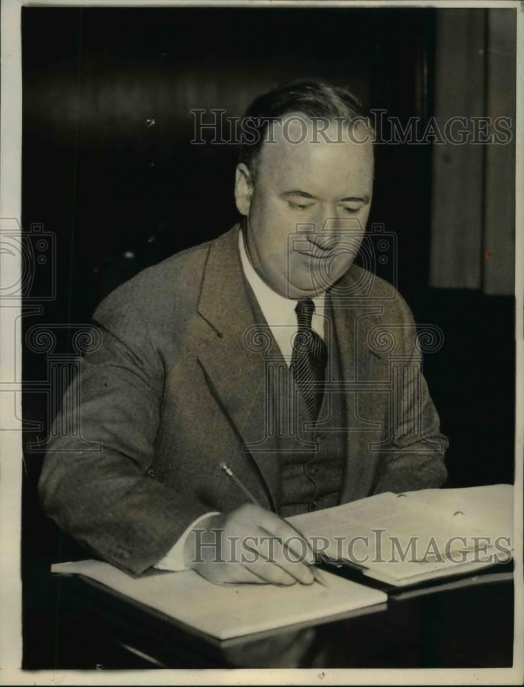 1935 Press Photo James O&#39;She, vice president of the National Bank of Detroit - Historic Images