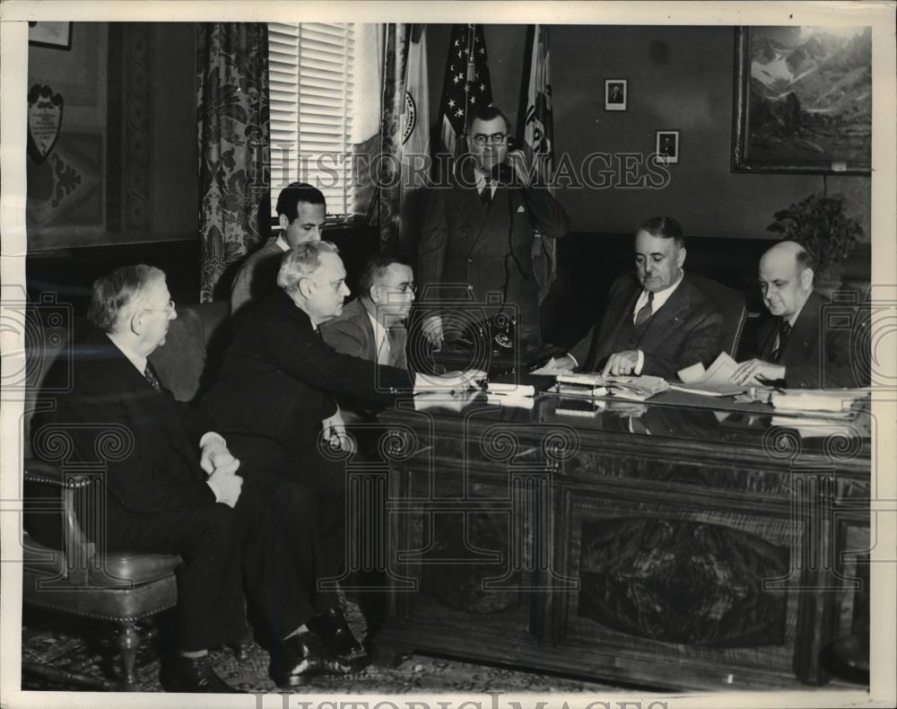 Undated Press Photo Mayor Frank Shaw, meeting with the Police commission, announced - Historic Images