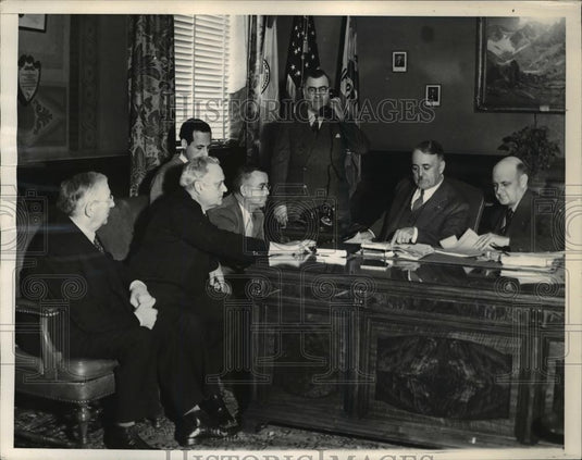 Undated Press Photo Mayor Frank Shaw, meeting with the Police commission, announced - Historic Images