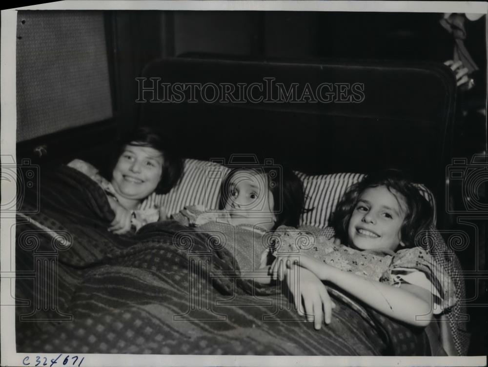 1935 Press Photo Orphans Marian Stefani Dot Gleasson, Celia Stefani quake refuge - Historic Images