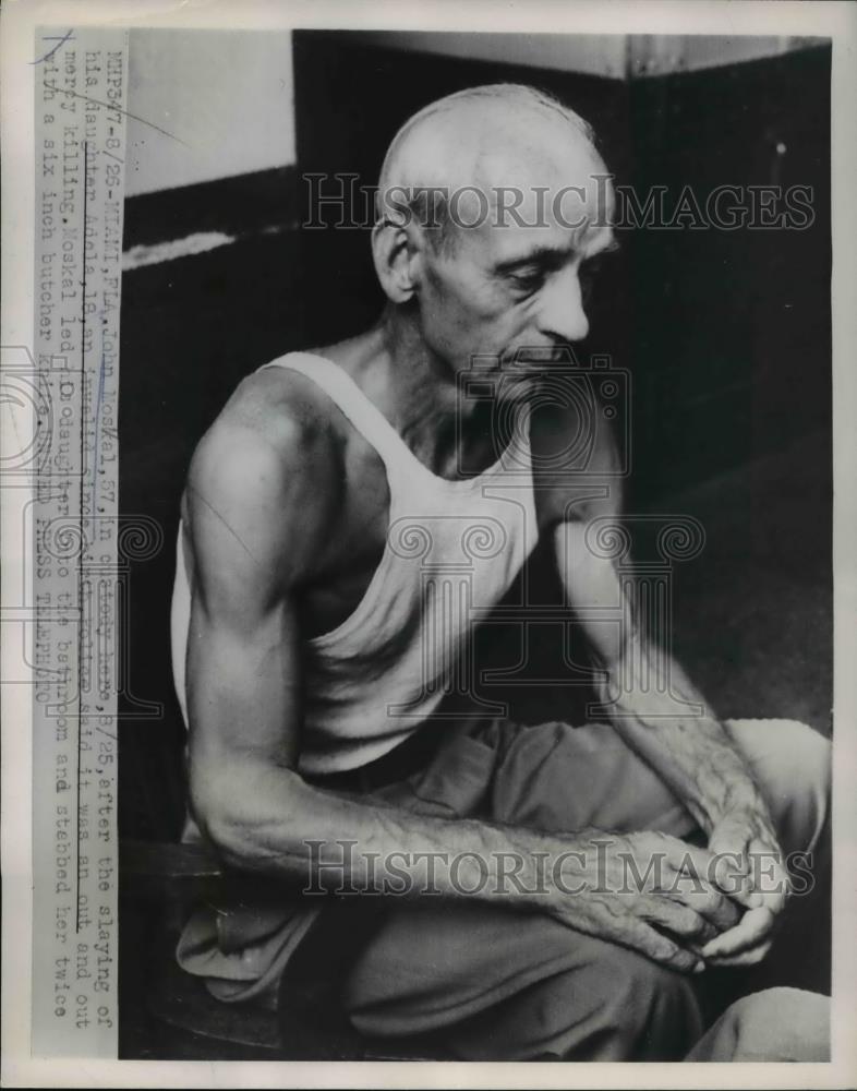 1953 Press Photo John Moskal in custody after the slaying of his daughter - Historic Images