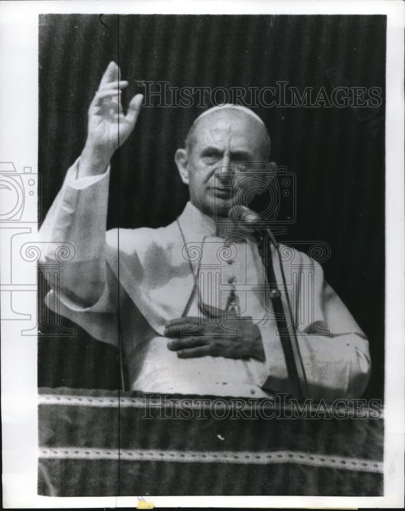 1969 Press Photo Pope Paul VI blesses the faithful in St Peter's Basilica - Historic Images