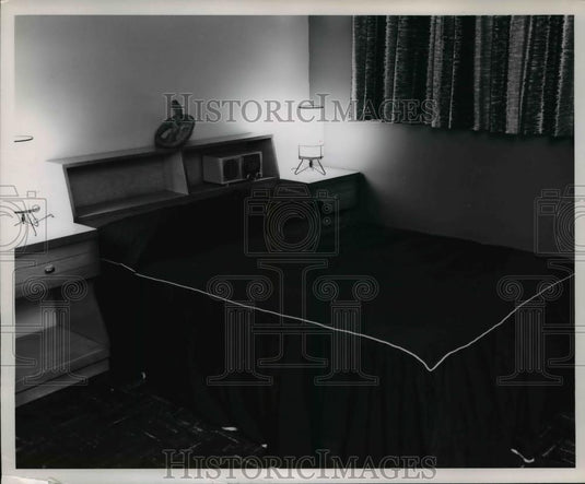 1953 Press Photo Bedroom Display Home in Meadowbrook - Historic Images
