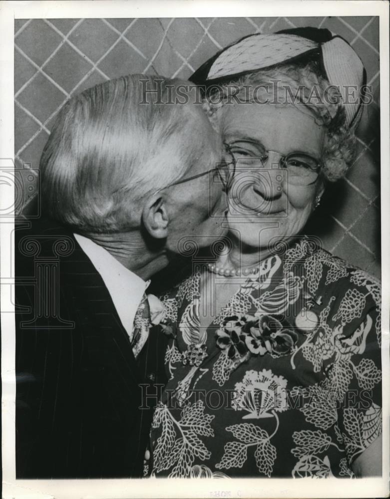 1950 Press Photo Mike O&#39;Connor and Alive Noble married in Elkhart - Historic Images