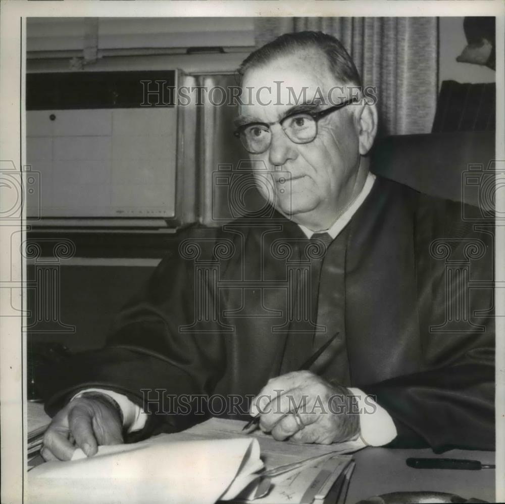 1957 Press Photo LA Calif Superior Judge Herbert J Walker - Historic Images