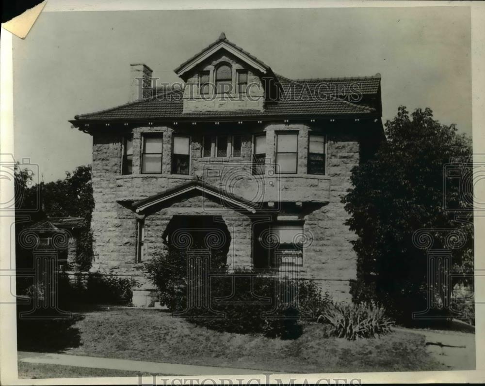 1962 Press Photo Mrs Minnie L Sloan home in Kansas City - Historic Images