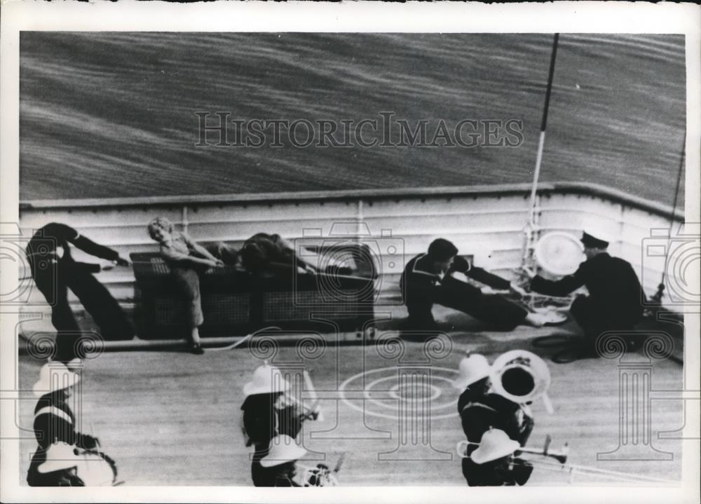 1956 Press Photo Edinburgh Scotland Prince Charles and Princess Anne haul away - Historic Images