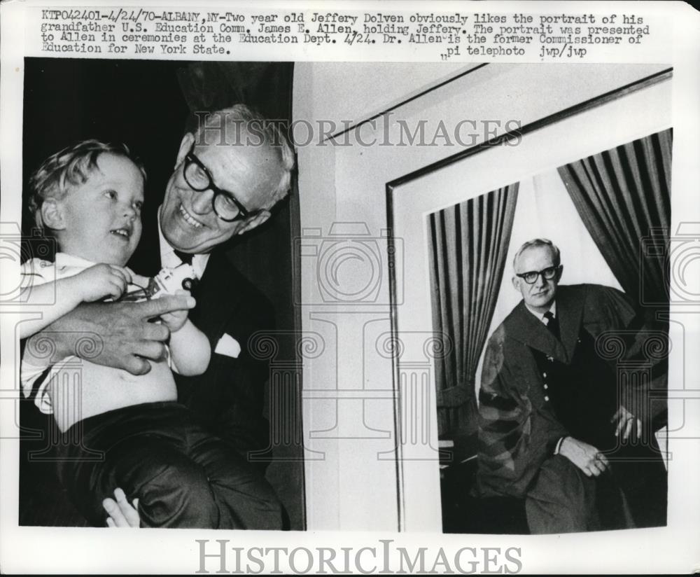 1970 Press Photo Two year old J. Dolven with grandfather James E. Allen - Historic Images