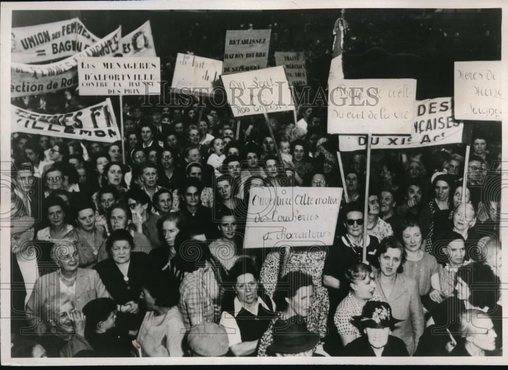 1947 Press Photo Housewives protesting in Paris - Historic Images