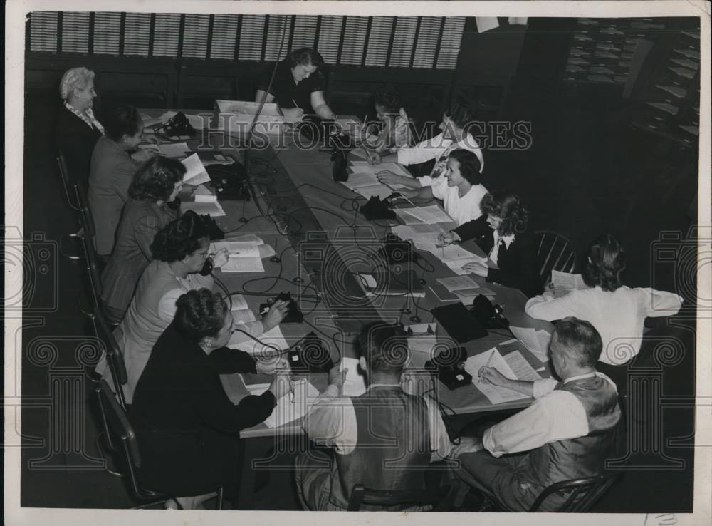 1947 Press Photo Board election complaint center - Historic Images