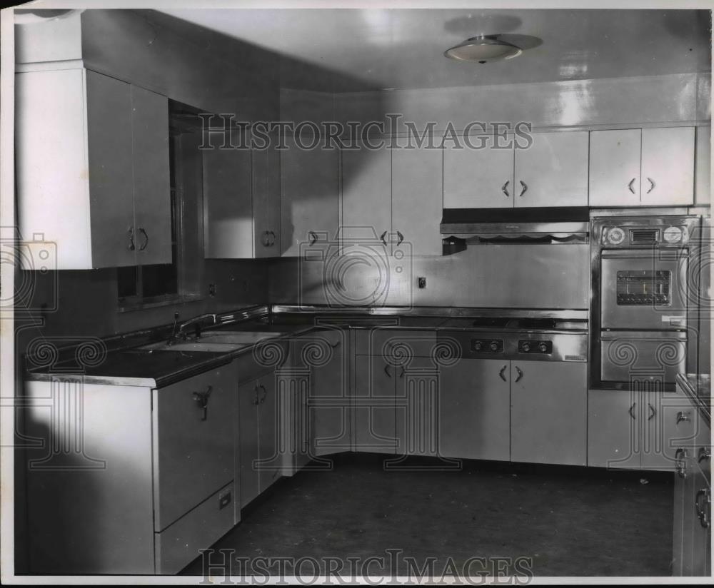 1956 Press Photo Fairview apartment kitchen view of Ohio home - Historic Images