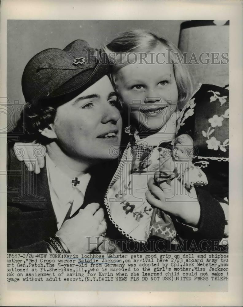 1953 Press Photo K.L. Webster holding doll with Red Cross worker N. Jackson - Historic Images