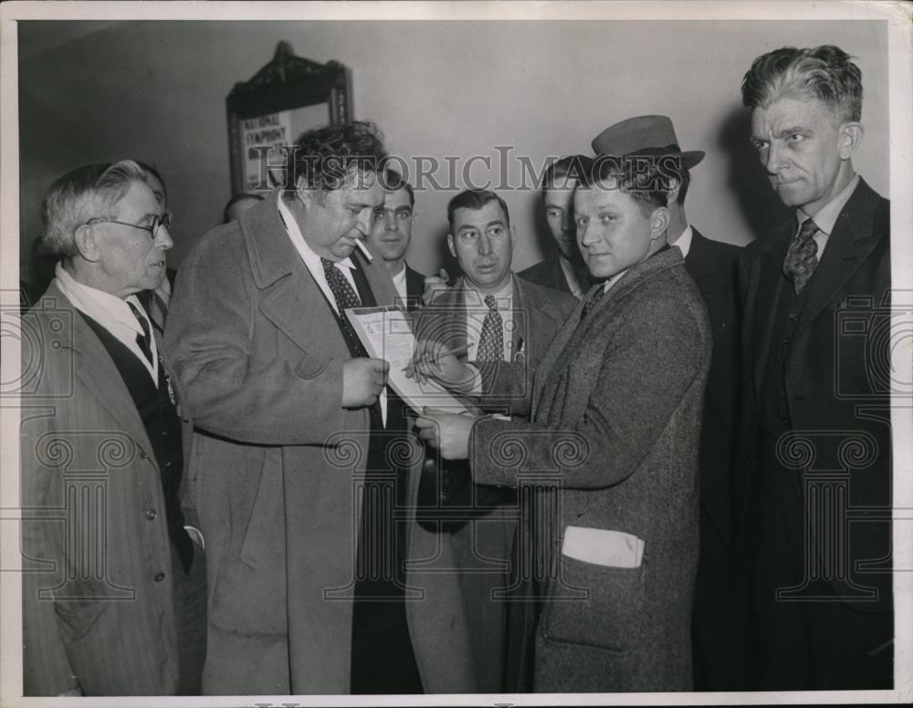 1936 Press Photo Joseph Kukla & Heywood Broun of United Mine Workers - Historic Images