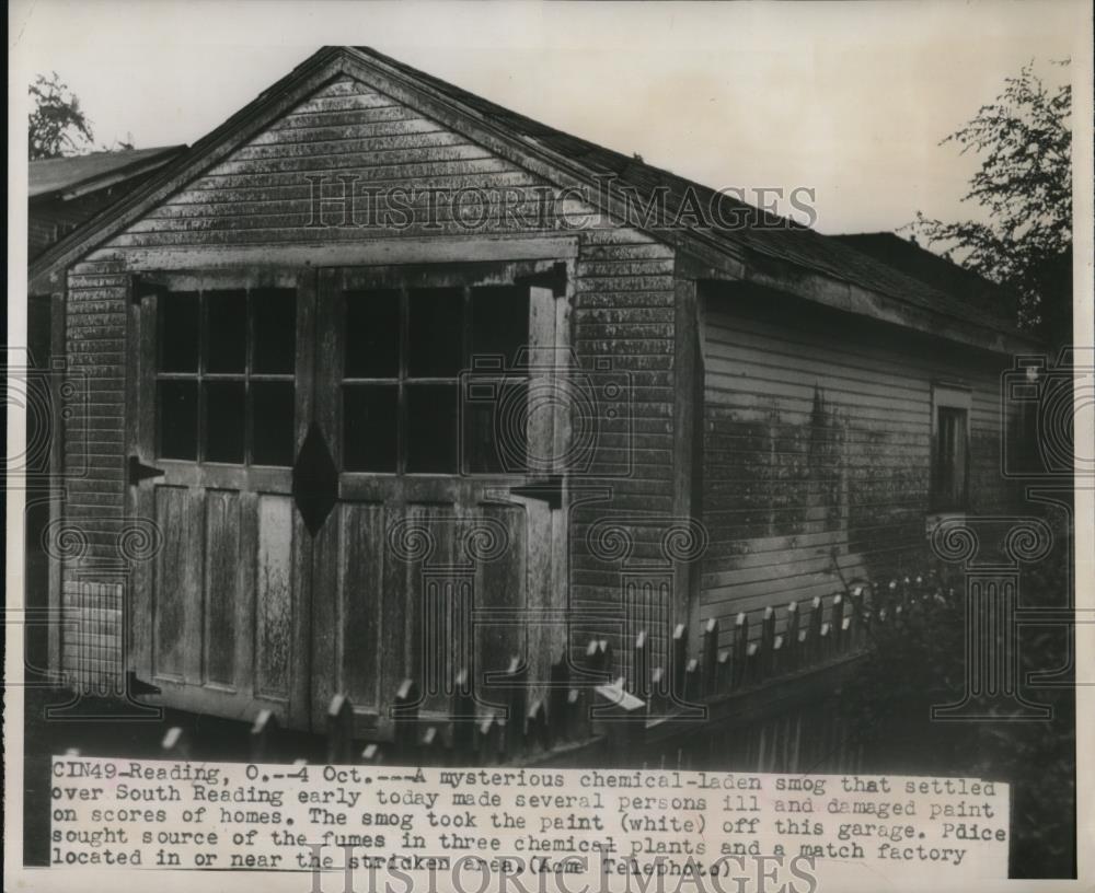 1949 Press Photo Reading Ohio smog took paint off garage building - Historic Images