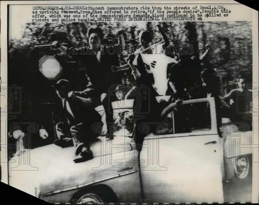 1960 Press Photo Student demonstrators ride thru the street of Seoul - Historic Images