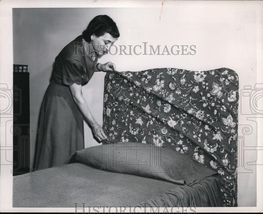 1949 Press Photo Fabric Decorated Bed Headboard - Historic Images