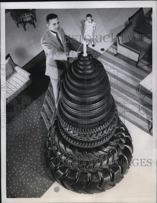 1959 Press Photo Miami Fla Frank Jerzegh of BF Goodrich Co - Historic Images