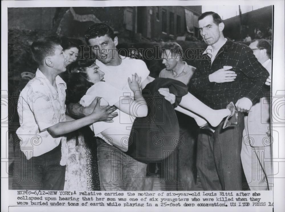 1956 Press Photo NY relative carries mom of L Nitti after he killed in cave in - Historic Images