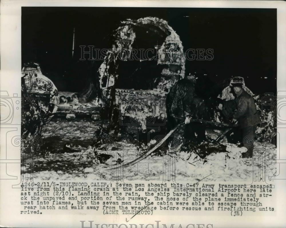 1950 Press Photo Inglewood Calif C-47 Army transport plane crash wreckage - Historic Images