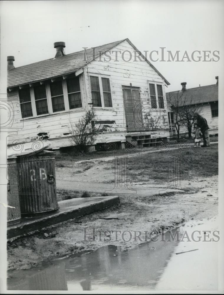 1962 Press Photo Condemned Housing in Fort Nix, New Jersey - Historic Images