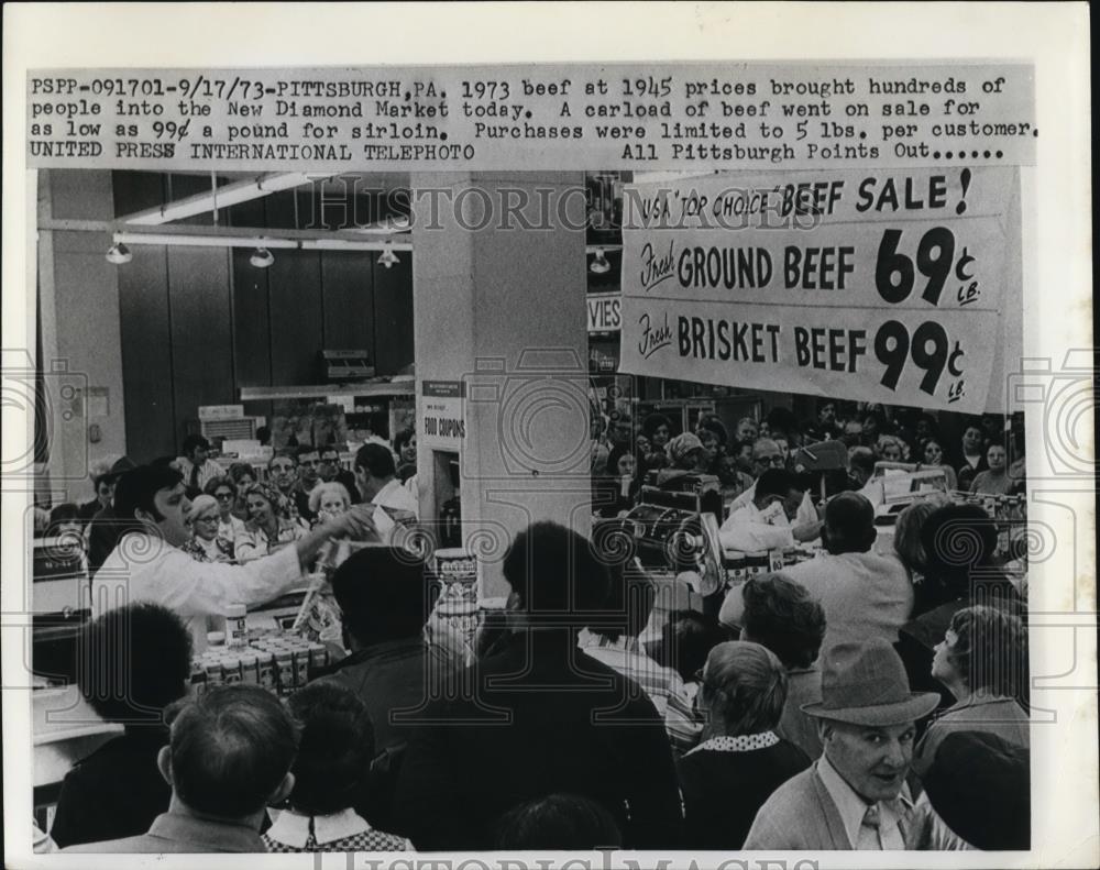 1973 Press Photo Beef sale at 1945 prices in the Diamond Market - Historic Images