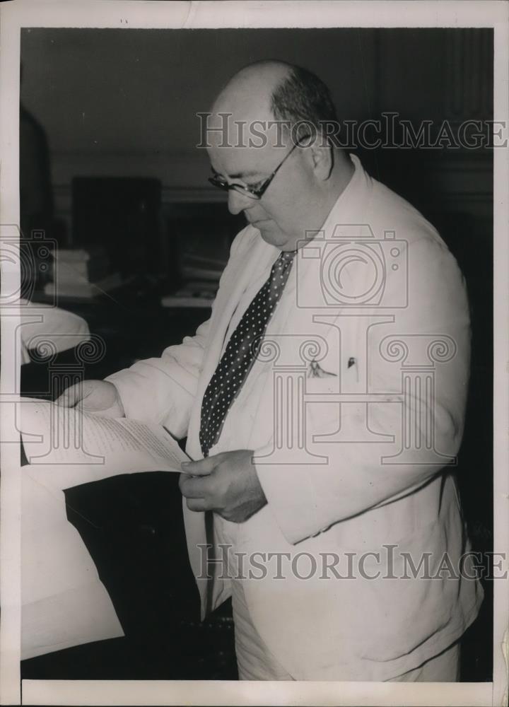 1935 Press Photo H.C. Hopson, Utilities Magnate at the House Lobby Investigation - Historic Images