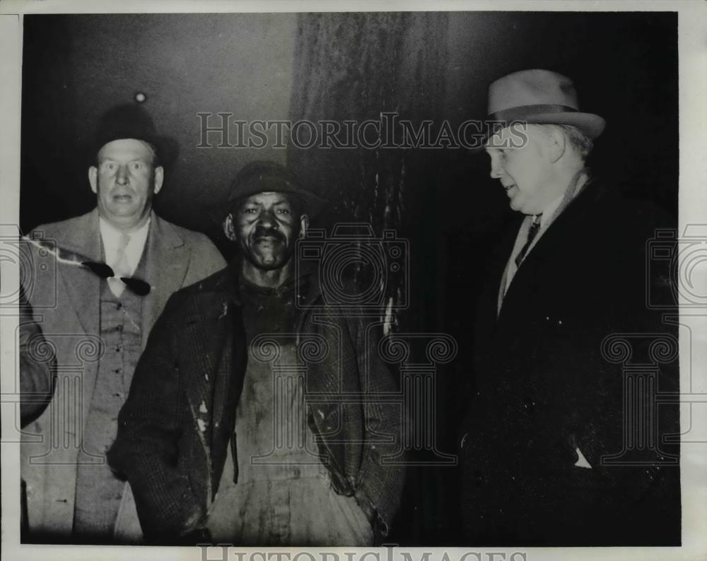 1934 Press Photo Sam Jones with Sheriff Daugherty after the murder hearing - Historic Images