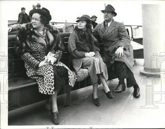 1935 Press Photo Mrs. Marvin McCarthy, Mrs. James Gallagher and Charley Gramm - Historic Images