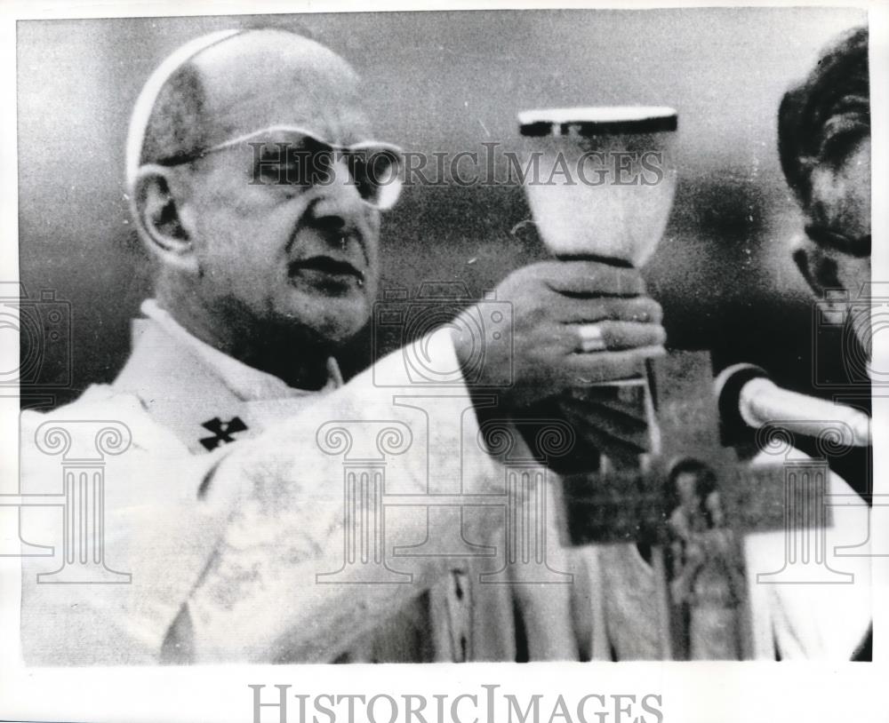 1969 Press Photo Pope Paul VI celebrates Mass in Olympic Village - Historic Images