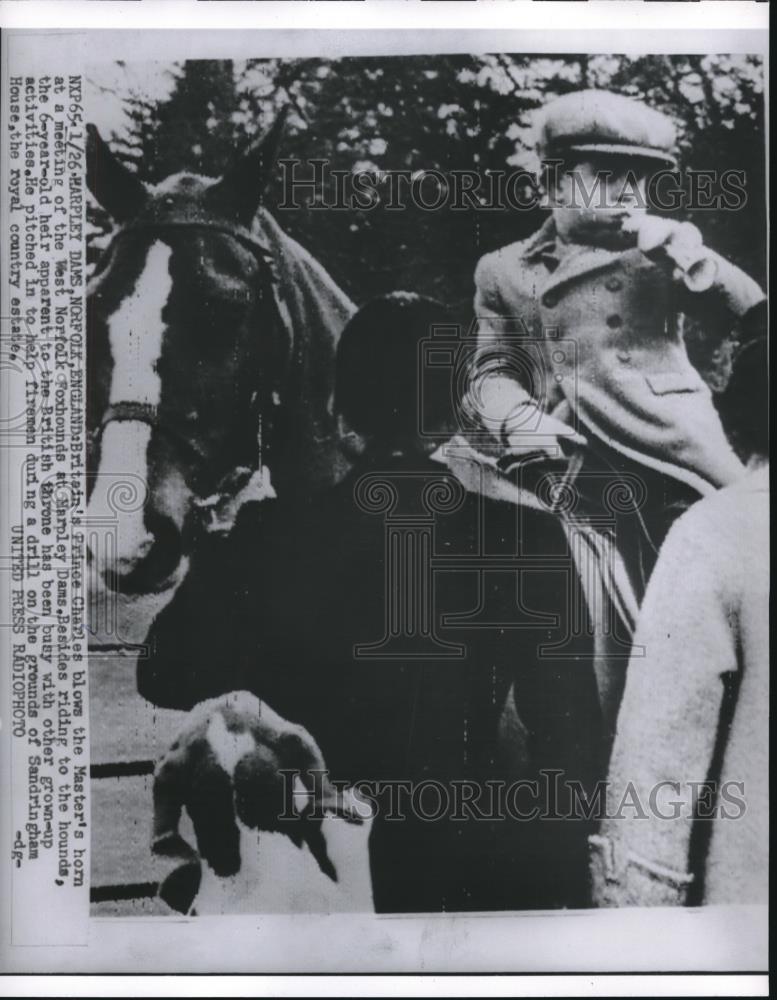 1955 Press Photo Prince Charles blows Master&#39;s Horn at West Norfolk Foxhounds - Historic Images