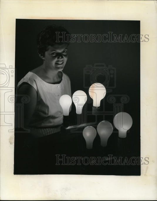 1959 Press Photo New High -low household light bulbs by GE Co. - Historic Images