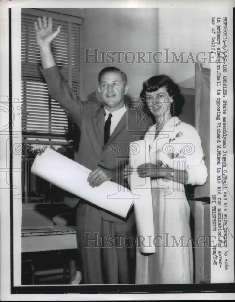 1952 Press Photo Los Angles State Assemblyman Joseph Hell and his wife prepare - Historic Images