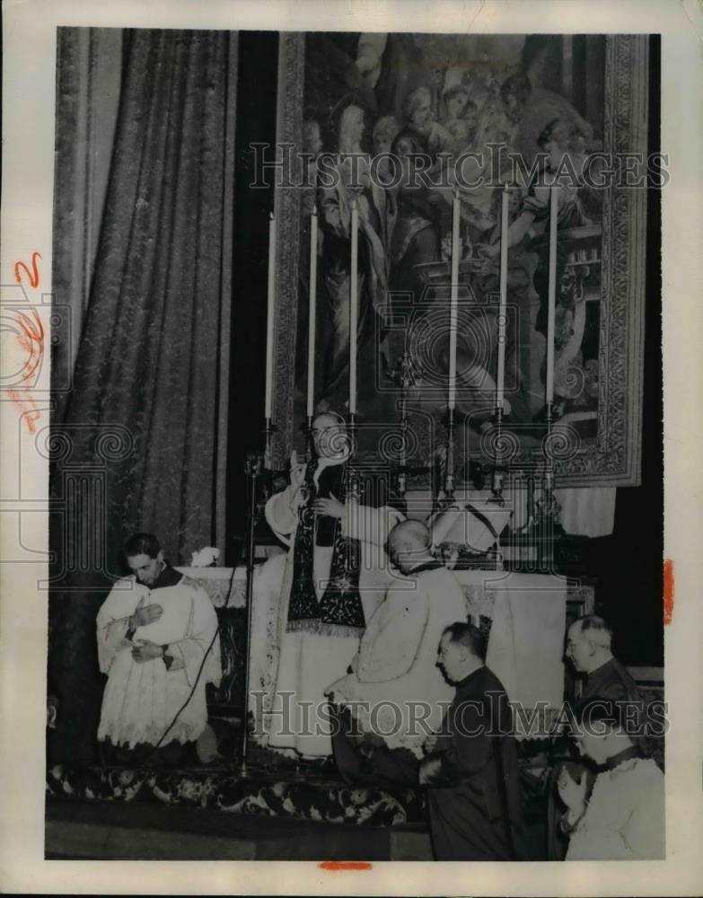 1950 Press Photo Pope Pius XII celebrated the New Year's mass at the Vatican - Historic Images